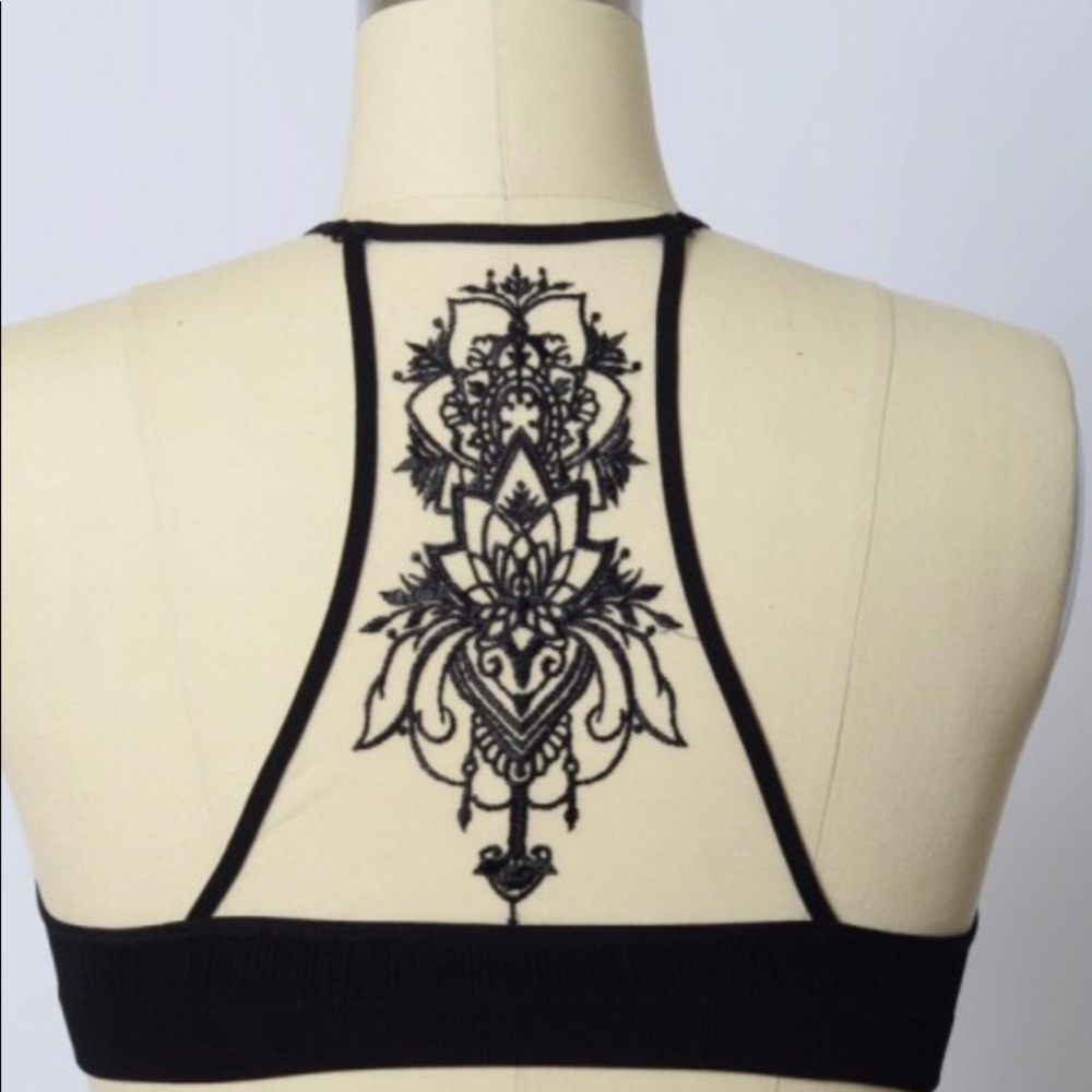 Racer back bralette features Embroidered - Picture 5 of 7